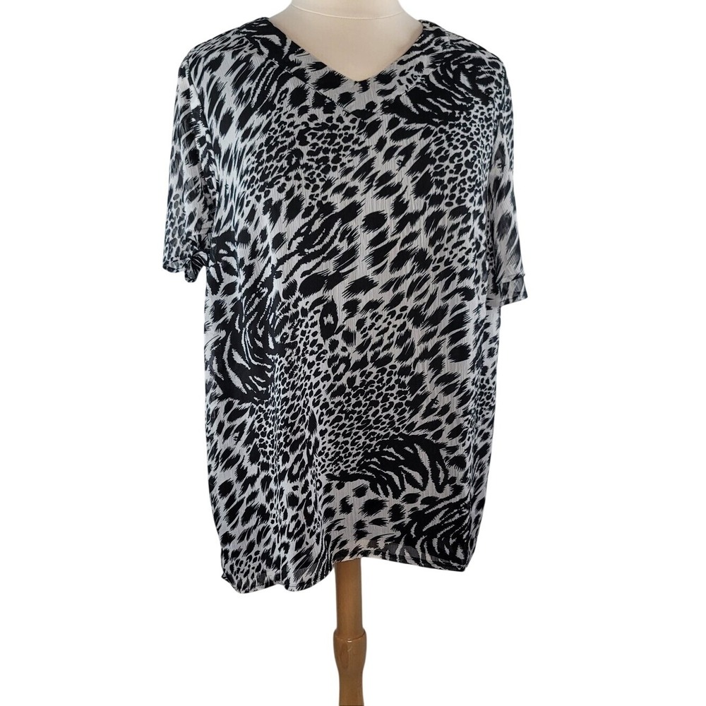 Maggie Barnes Black and White Animal Print V-Neck Lloned Blouse
